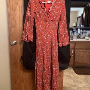 Floral Maxi Dress with split sleeves